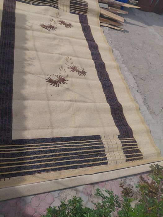 Ұстанған кілемдер сатылады