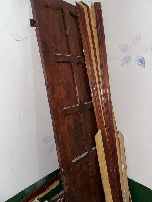 Продам межкомнатные и входную дверь