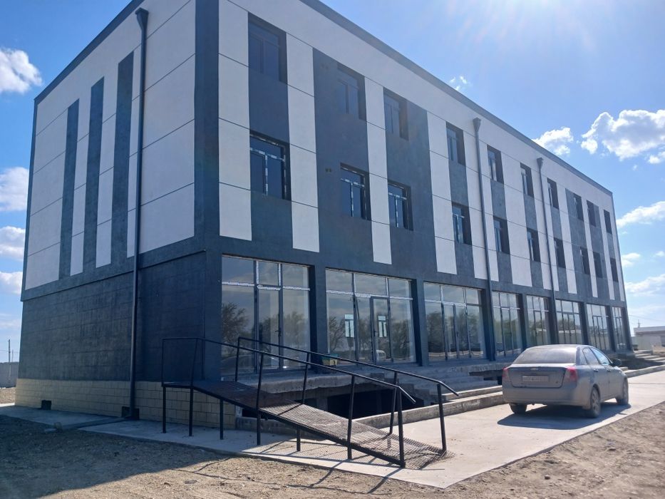 Продаётся сотилади ёки ижарага 3 этажли бино подвали бн.