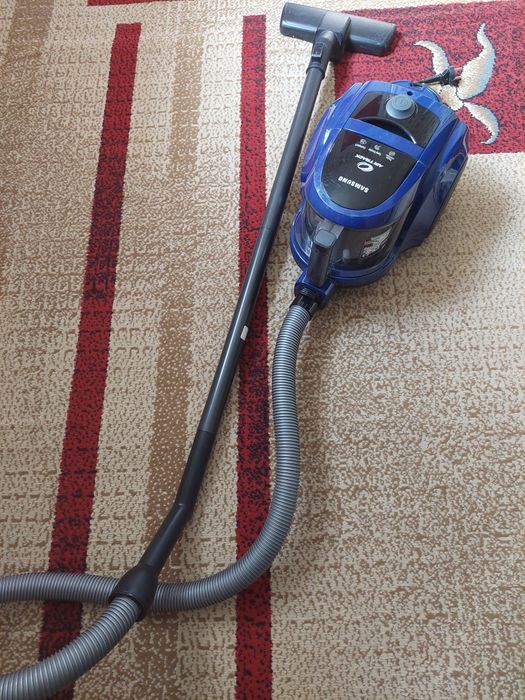 Продается пылесос. в отличном состоянии.