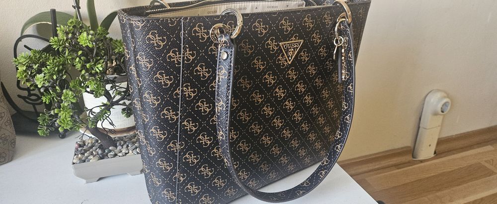 Голяма чанта guess