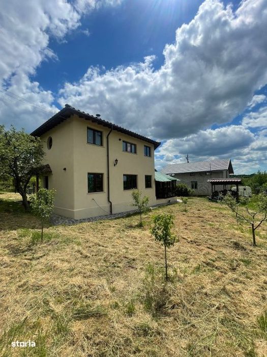 Casa ecologica din beton de canepa, 200 mp, 11 arii teren, zona Tautii