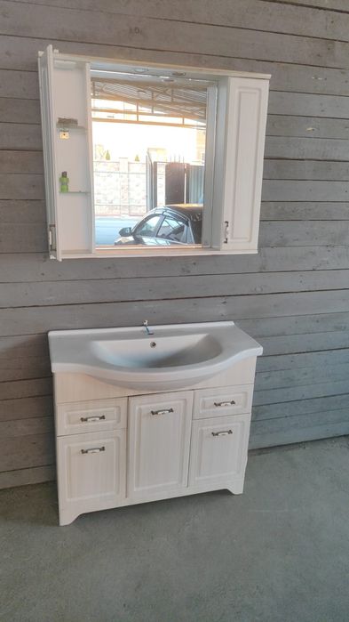 Умывальник со шкафом