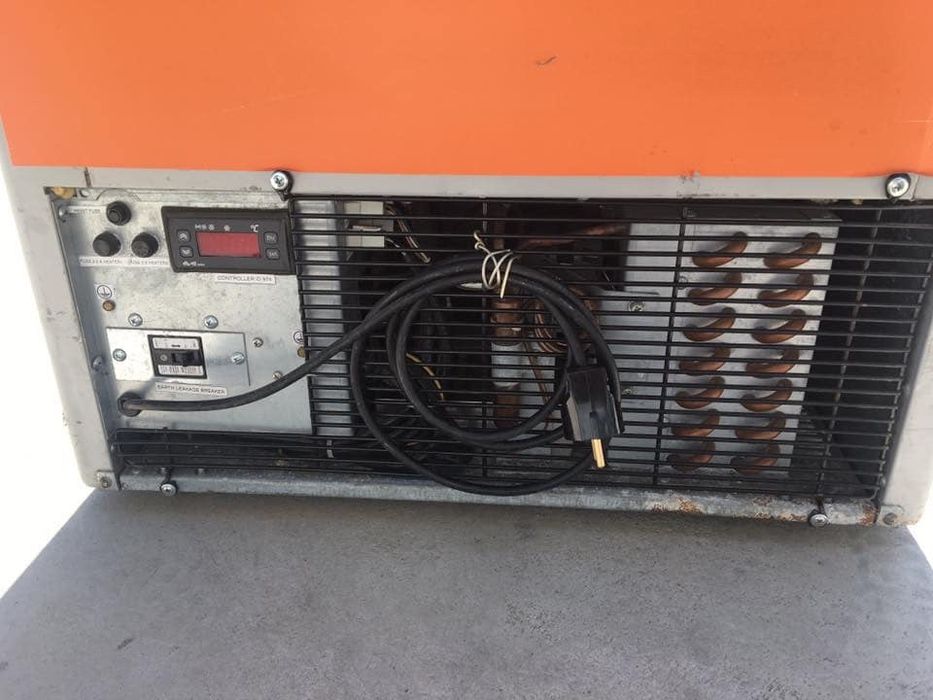 Малка плюсова хладилна витрина