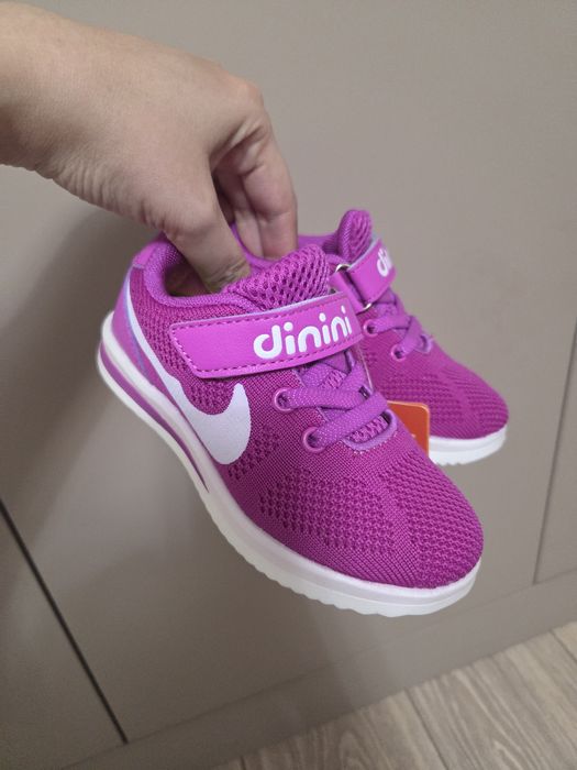 Продам новые кроссовки 27 размера