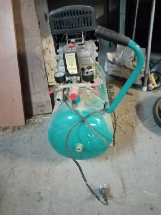 Компрессор сотилади