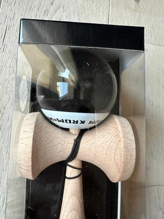 Kendama Krom POP LOL Sticky Black originala
