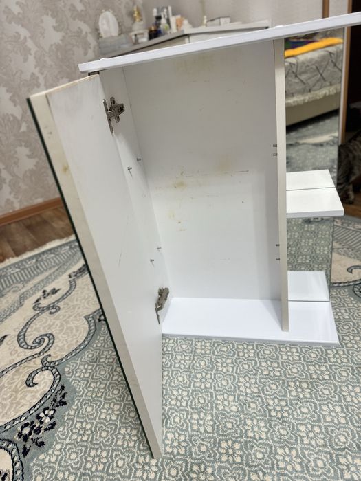 Продам раковину с тумбой и зеркалом