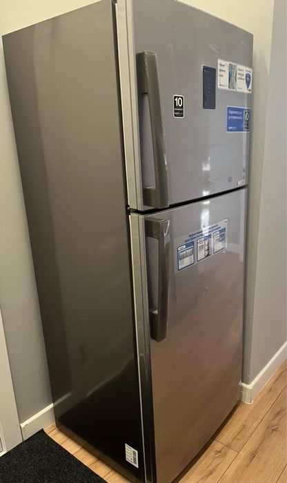 Холодильник Samsung