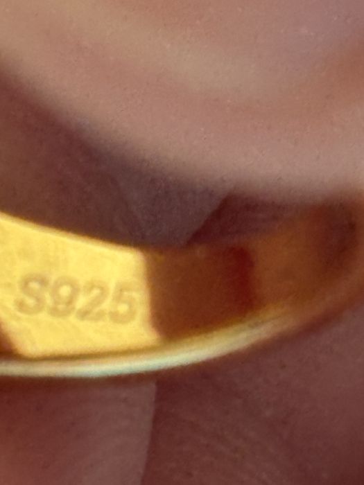 Нов мъжки сребърен пръстен със 18 каратово златно покритие размер 7