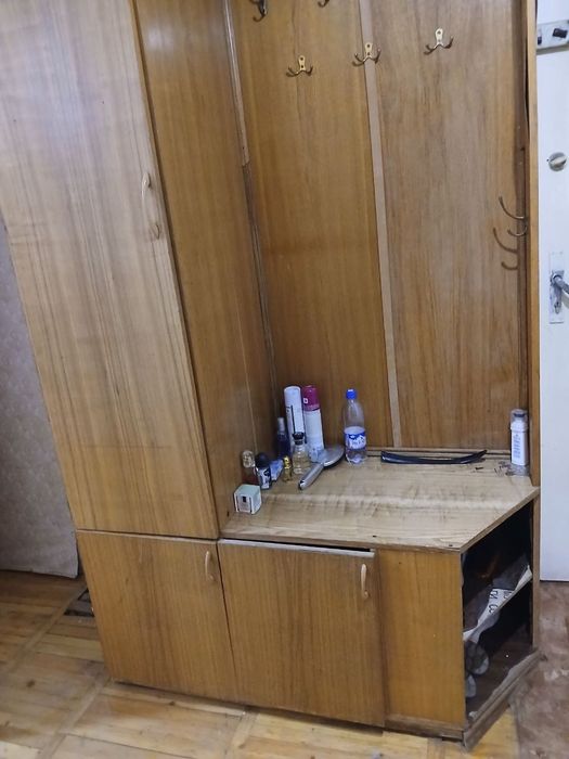 Шкафы для прихожей  с крючками для одежды. И шкаф для одежды 2метра.