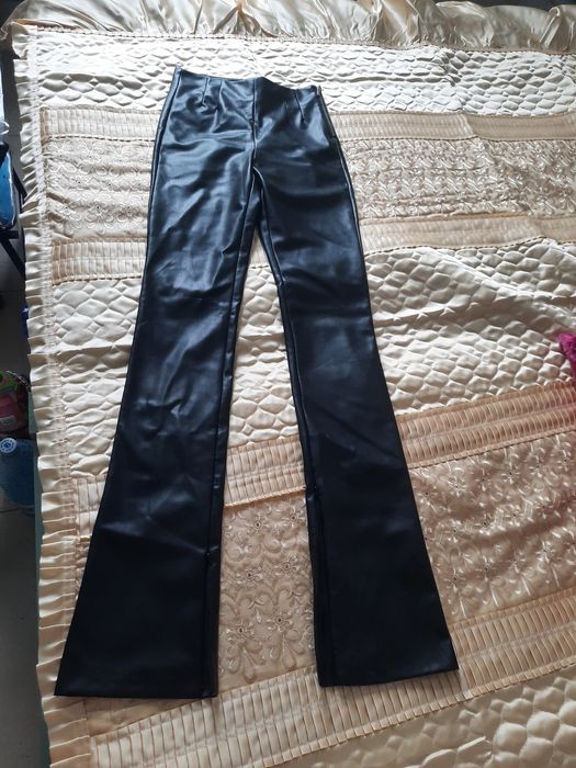 Pantaloni din piele, zara