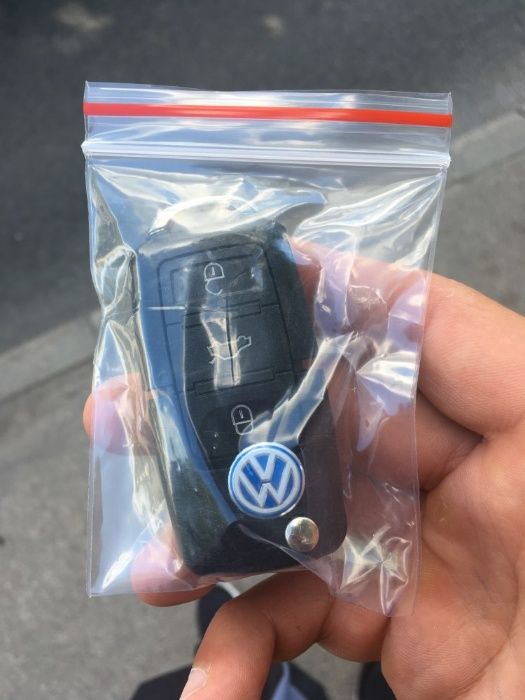 Кутийка за дистанционно управление VW 3 бутона без острие OS