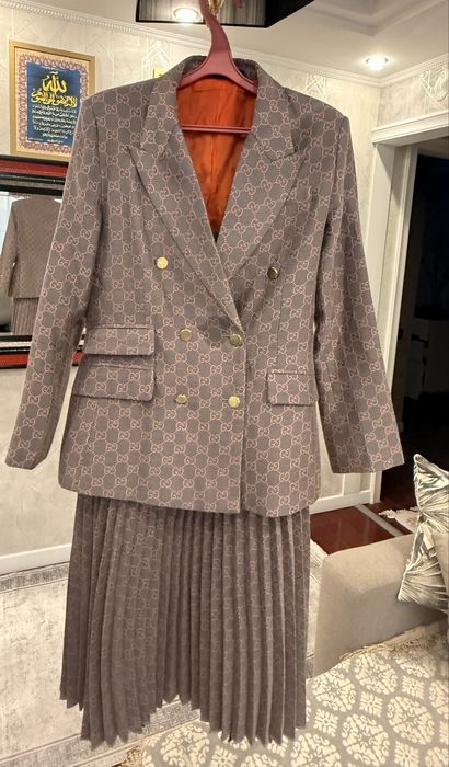 Стильный женский костюм, жакет и плиссированная юбка