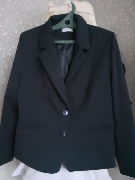 Продам женскую одежду,жакеты.