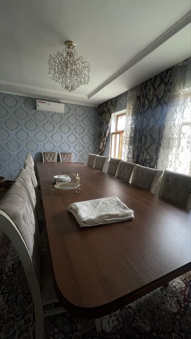 Продает огромный деревянный  стол 4,5 м