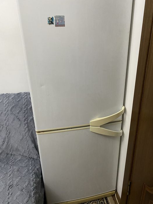 Холодильник Indesit
