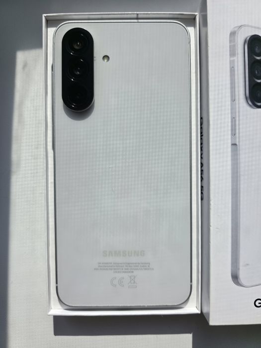 Samsung Galaxy A56 в белом цвете в идеале