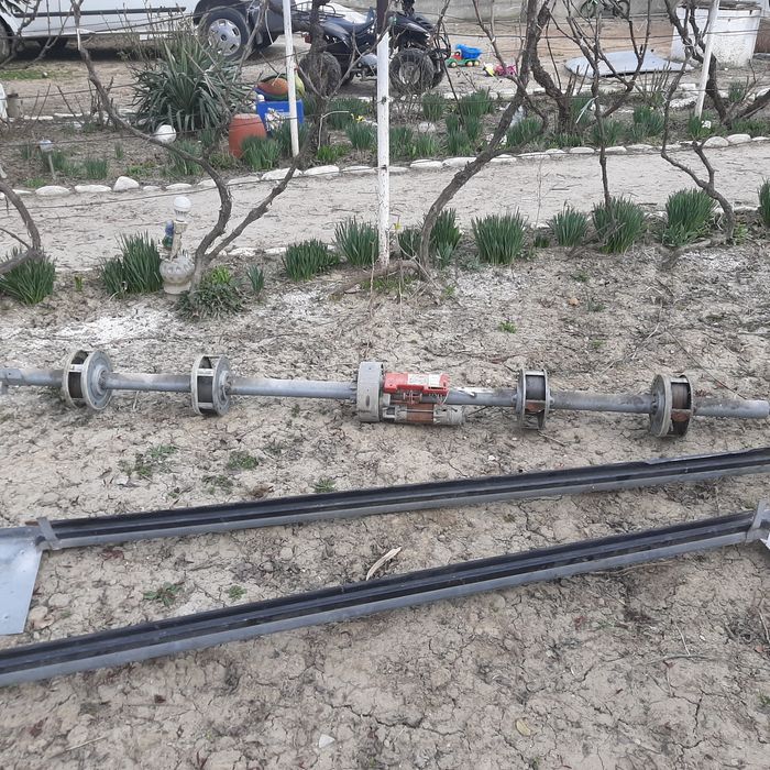 Usa de garaj tip rulou alba din metal