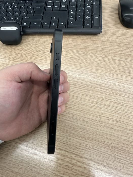 Айфон 16е в новом сост