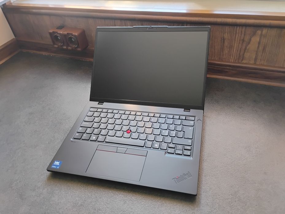 Laptop Lenovo - intel ultra 5 - Arc  - LTE - 5G