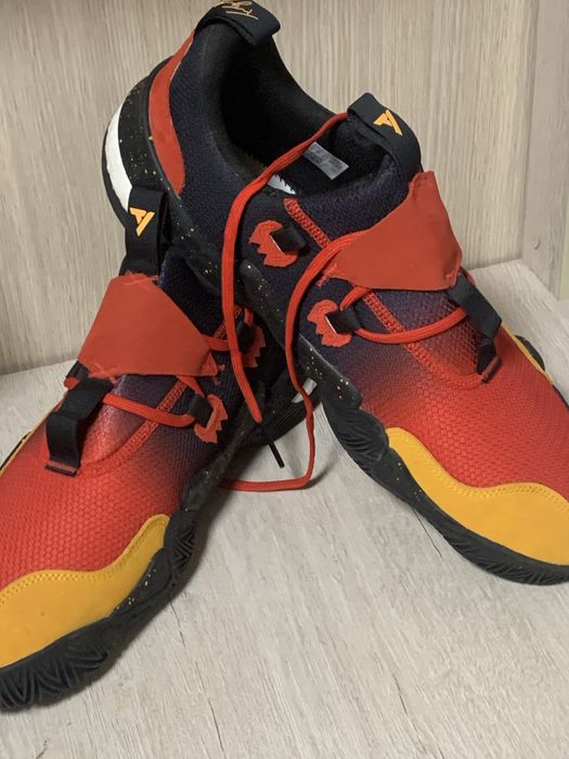 Кроссовки новые куплены за границей.