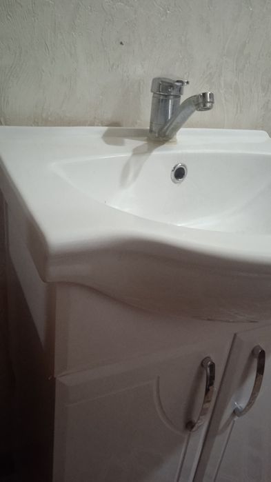 Продам раковину со шкафчиком и краном