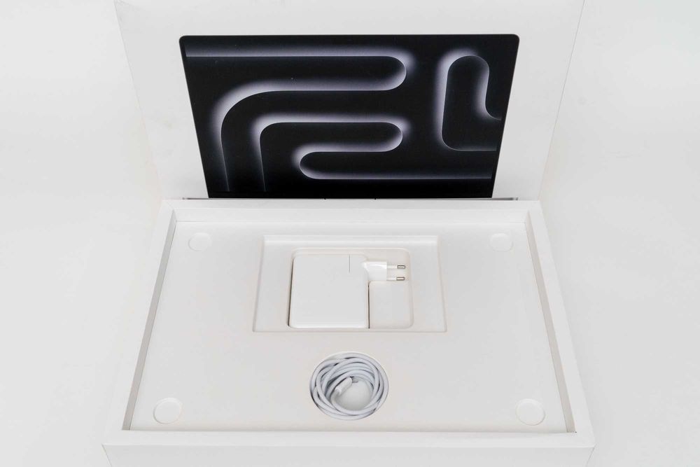 Apple MacBook Pro 16" - M3 Max / 48GB RAM / 1TB - Гаранция