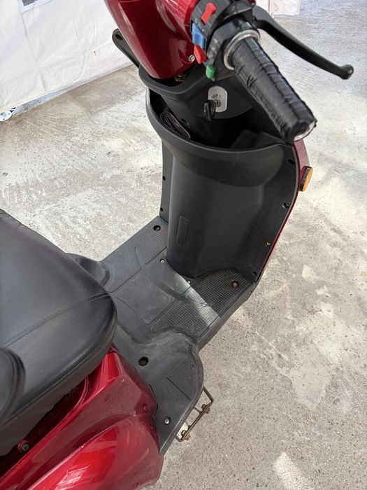 Scuter electric cu 3 roți ZTECH – roșu, stare foarte bună