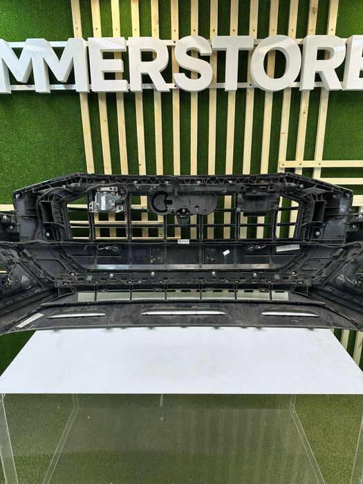 Bara fata Audi Q8 S-line Completa