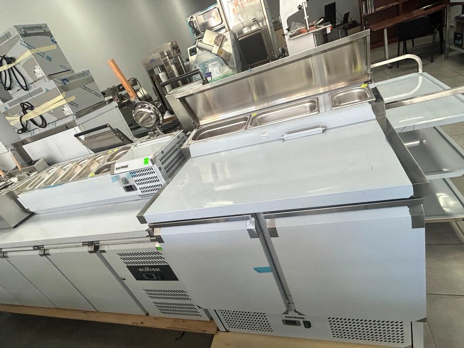 Хладилна маса с място за салати
 900X700X1040mm, 240L, +2~+8°C