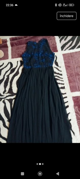 Este o rochiță lucrata