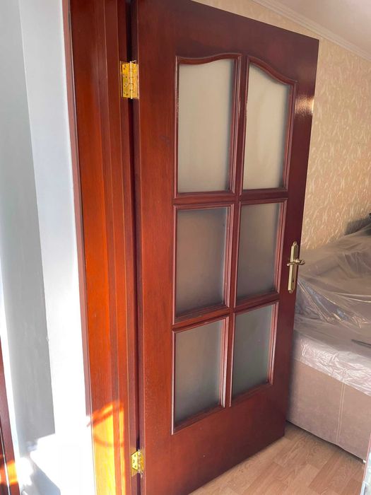 Vand 3 usi de interior din lemn, facute la comanda, stare f buna