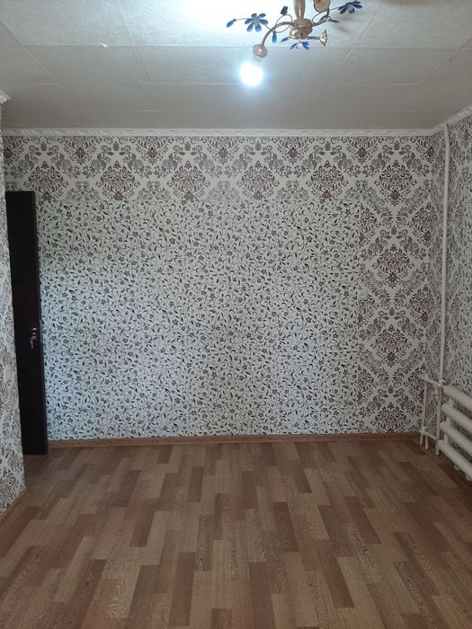 Срочна 2 хонали уй сотилади.