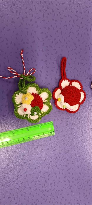 martisor palarie lucrat crosetat manual brosa breloc pret pe buc