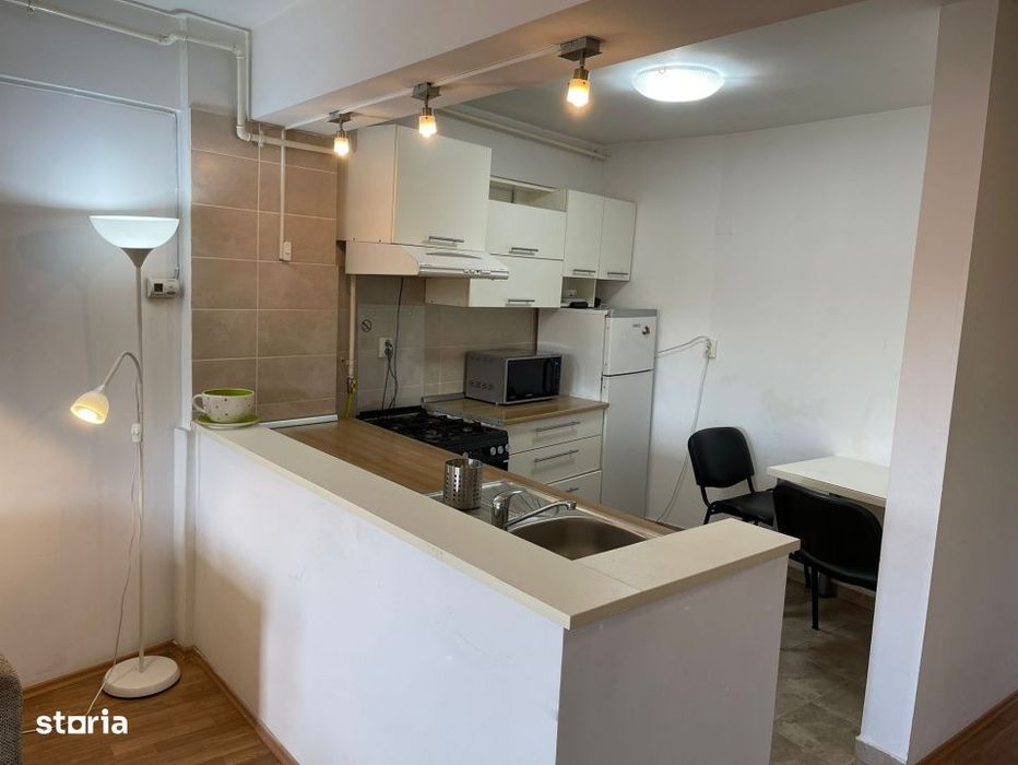 Apartament de 2 camere, semidecomandat, 54 mp + balcon 7 mp, Strada Mo
