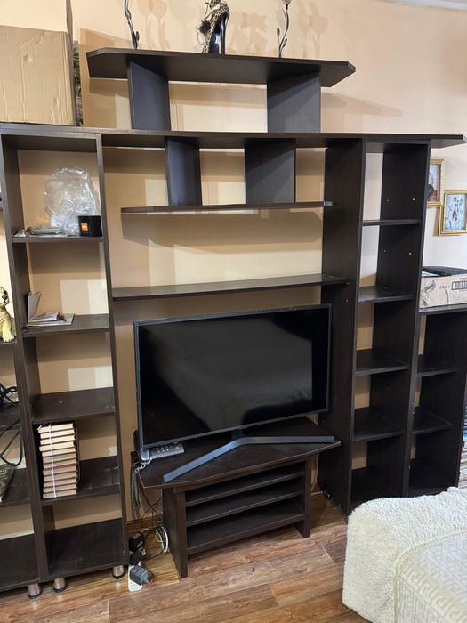 Отдам бесплатно прихожку и стенку.