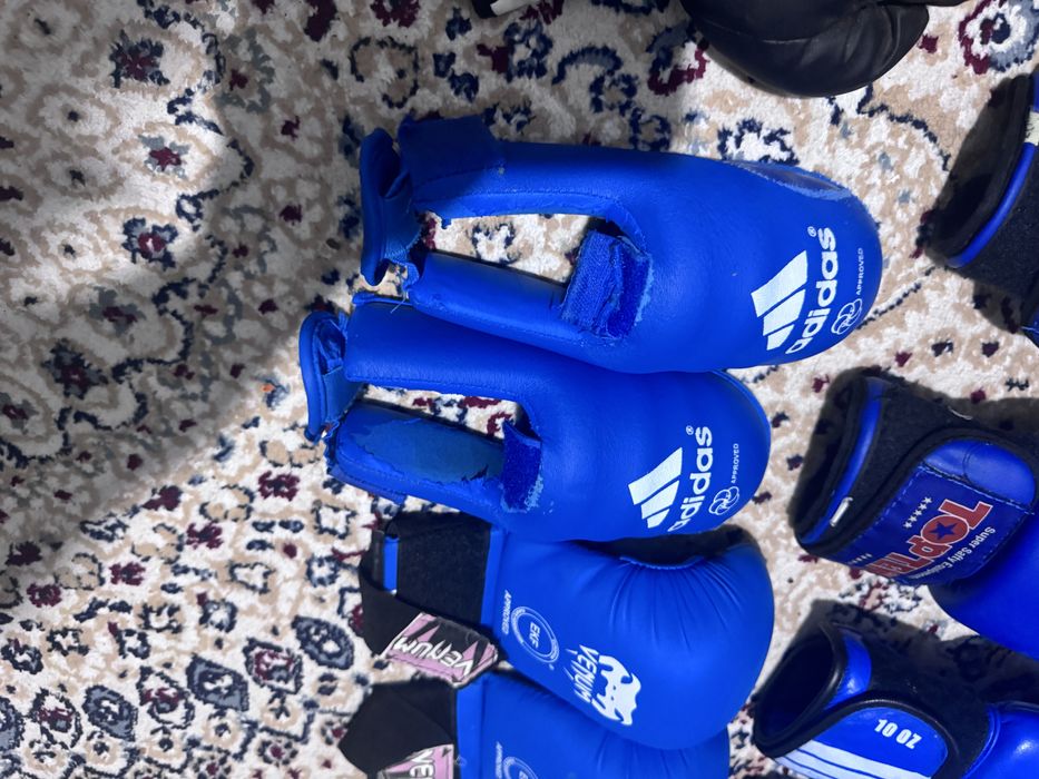 Боксёрские перчатки за всё 16 000.