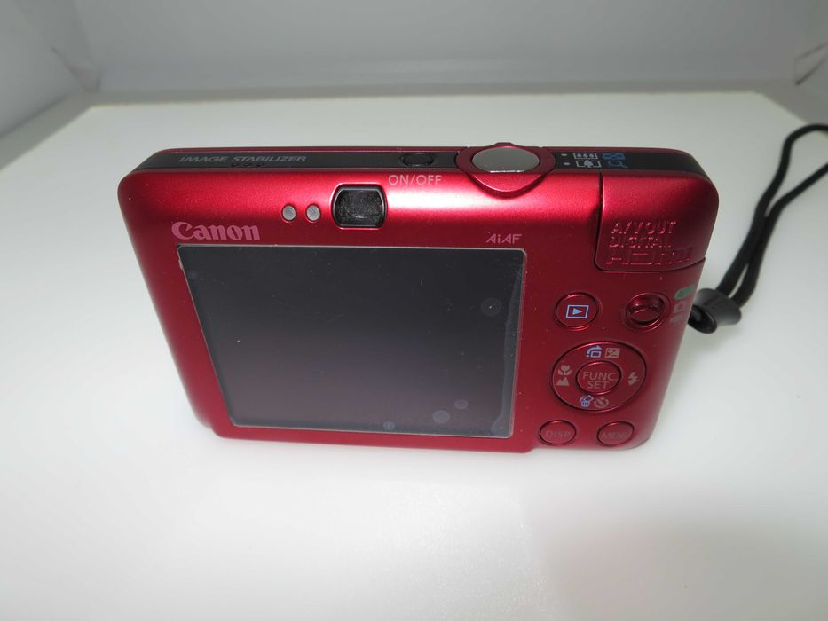 Canon Digital IXUS 100 ултра компактен фотоапарат дигитална камера НОВ