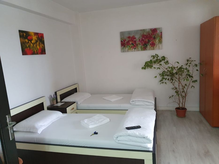 Inchiriez apartament