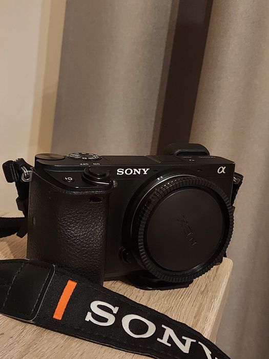 Фотоапарат Sony A6300 + Sigma 16mm 1.4 и 56mm 1.4