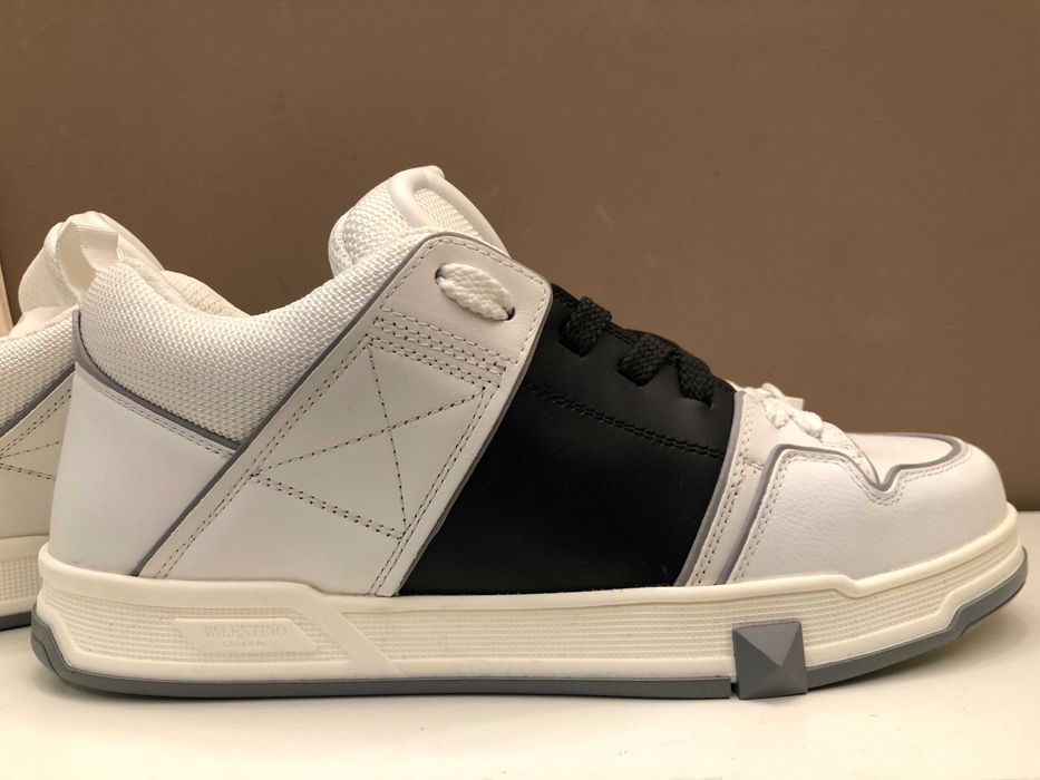 Valentino Garavani new model 41 oversize, full box, retail 850 euro