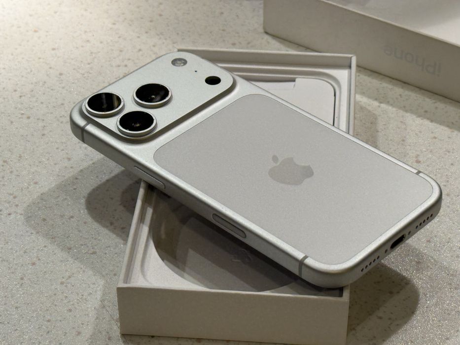 iPhone 17 Pro 256GB Silver – като НОВ, 100% Батерия, Гаранция!