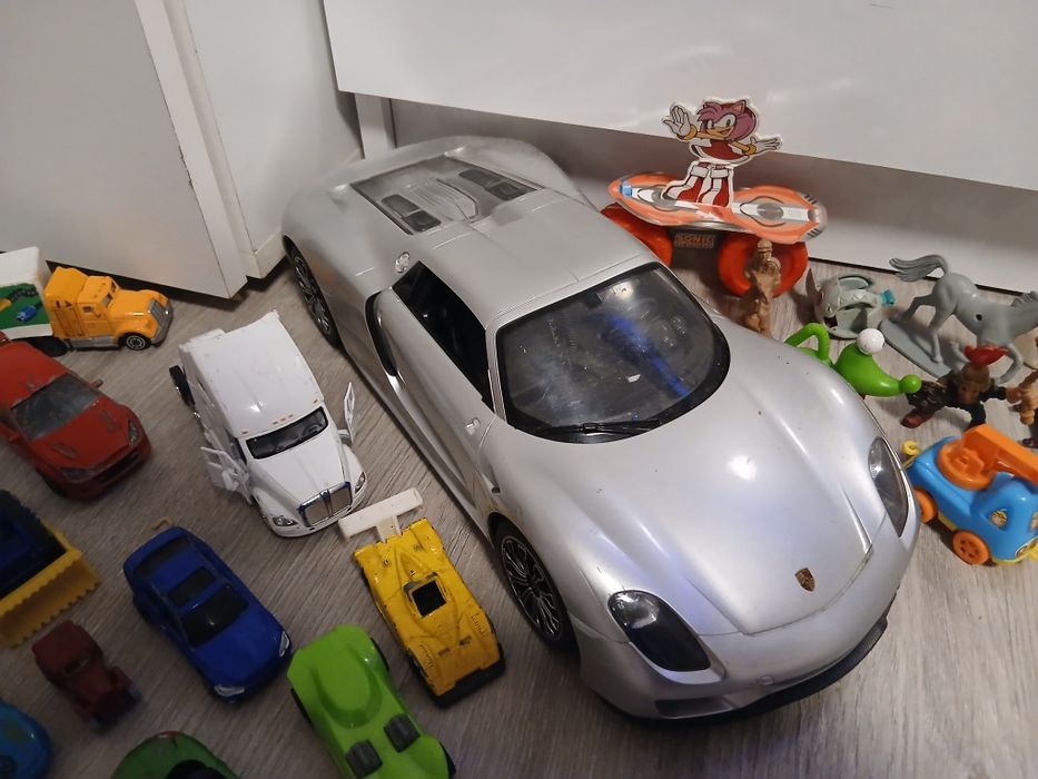 Метали и пласмасови колички