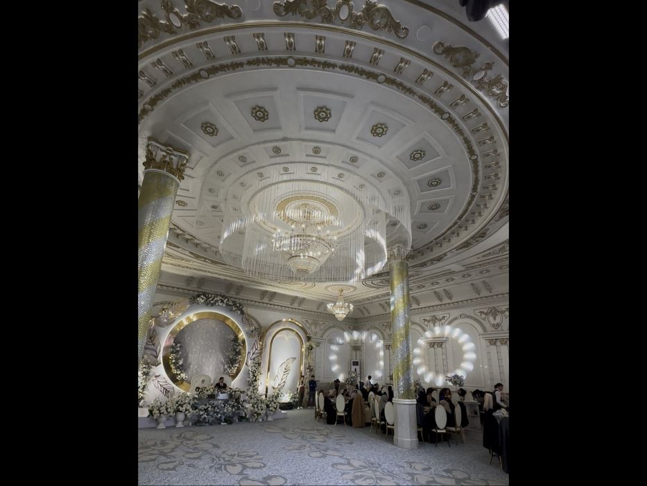 To’yxona lyustrasi sotiladi