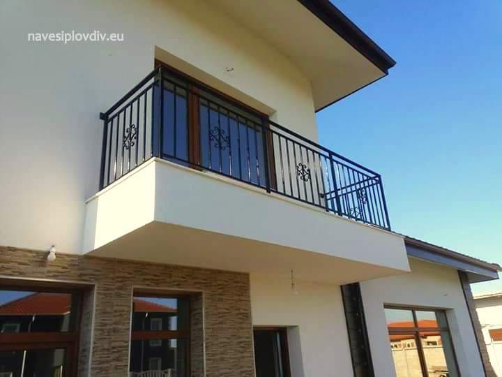 Парапети, врати и огради от ковано и гладко желязо