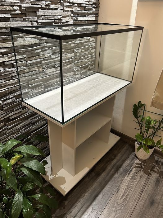 Нов Аквариум с капаци и поставка