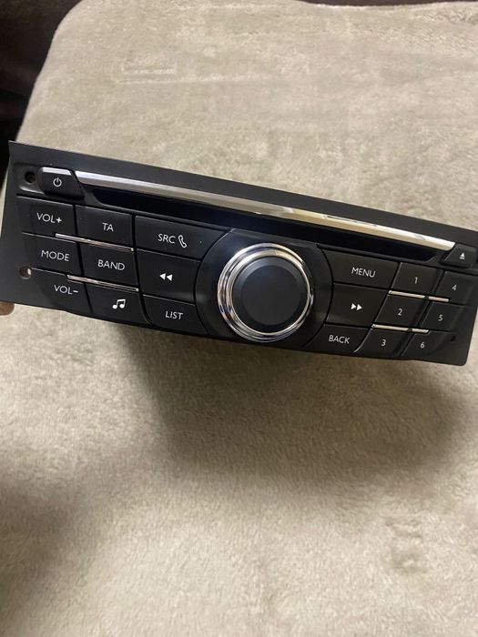 Radio cd cu rama si display peugeot 301 .