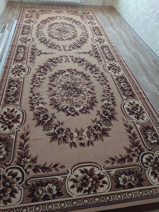 Продам ковер напольный