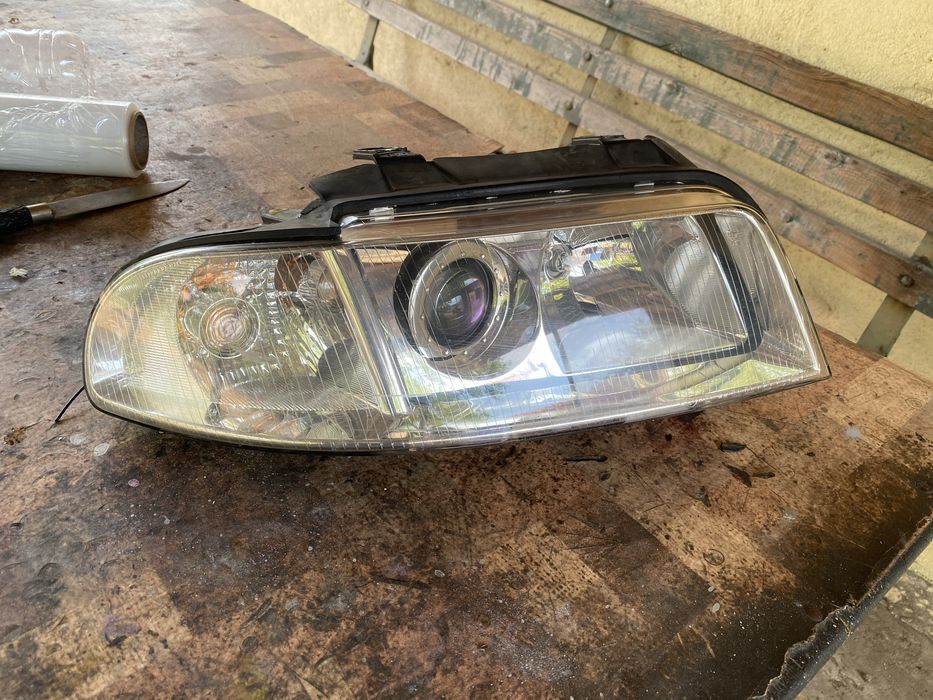 Десен фар за ауди а4 б5